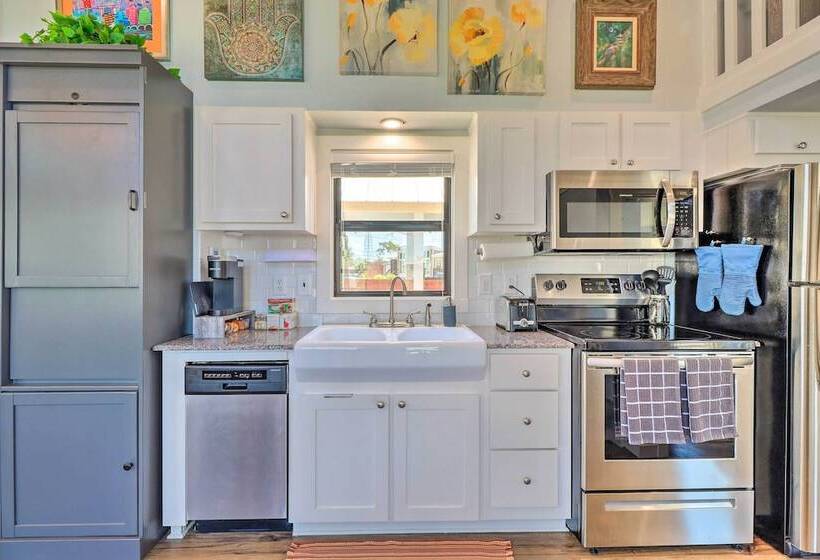 Upscale Tiny Home   Boho Chic Austin Getaway!
