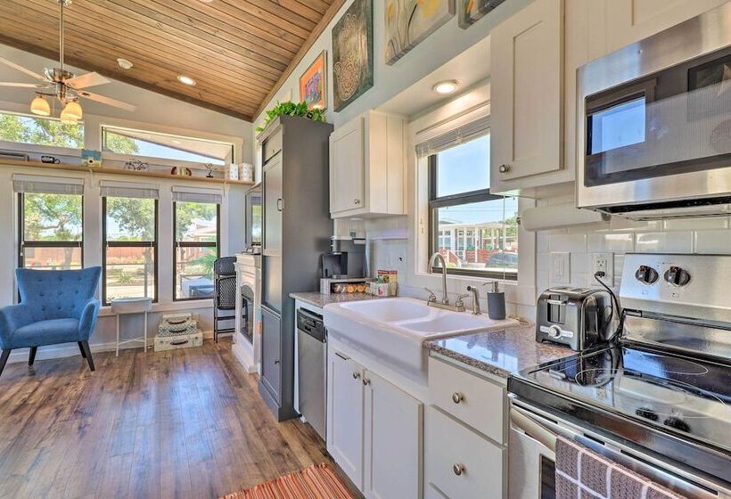 Upscale Tiny Home   Boho Chic Austin Getaway!