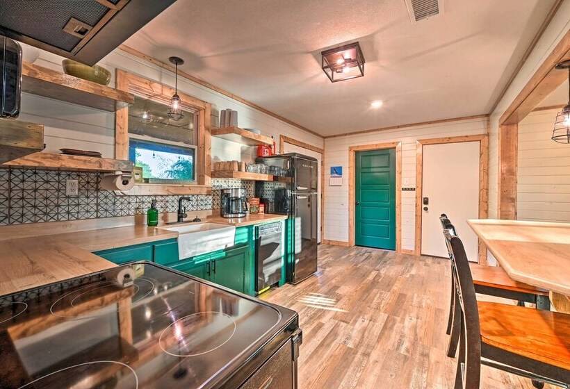 Charming Eagletown Home W/ Private Hot Tub & Deck!