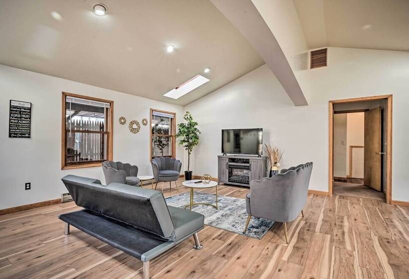 Walkable Friendsville Home On The River!