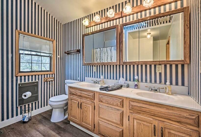 Walkable Friendsville Home On The River!