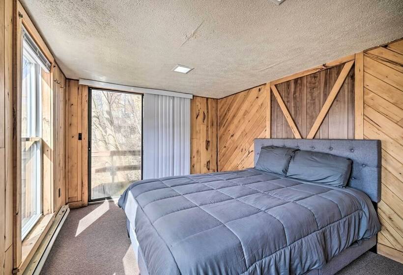 Walkable Friendsville Home On The River!