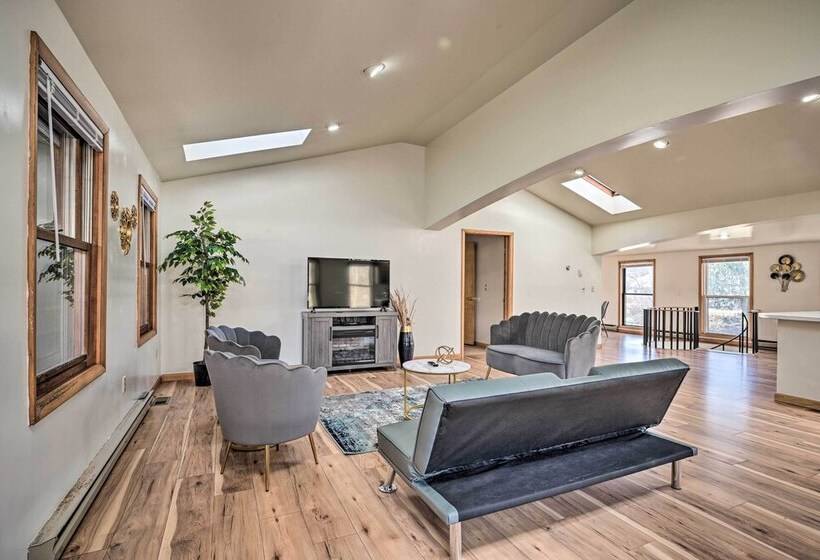 Walkable Friendsville Home On The River!