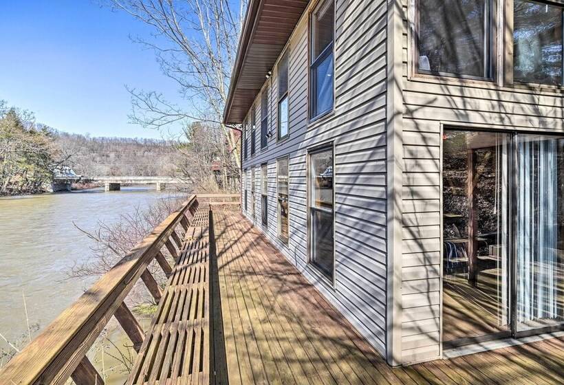 Walkable Friendsville Home On The River!