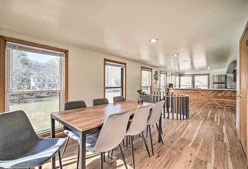 Walkable Friendsville Home On The River!