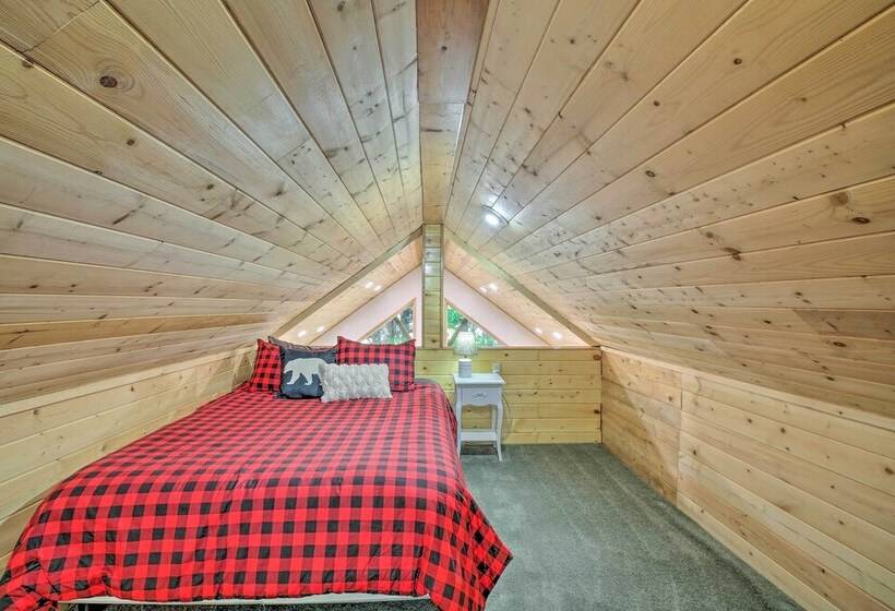 Wandering Elk  Cabin Retreat W/ Golf Access!