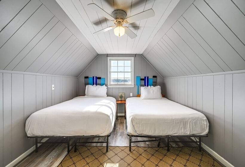 Discover Lakeside Bliss At Jackson Lake!