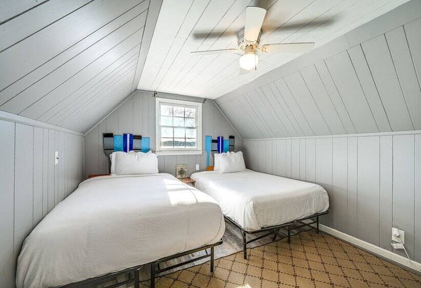 Discover Lakeside Bliss At Jackson Lake!