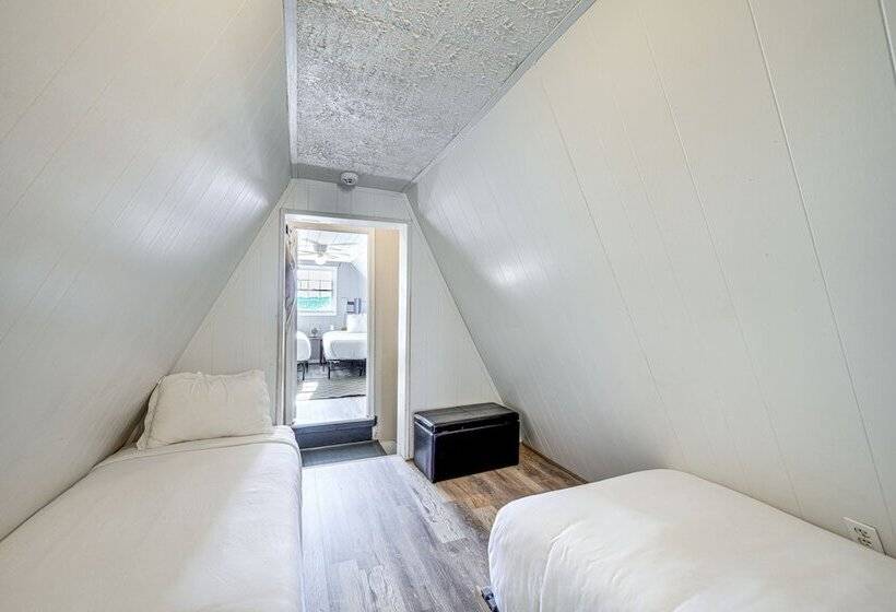 Discover Lakeside Bliss At Jackson Lake!