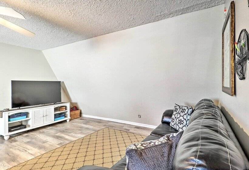 Discover Lakeside Bliss At Jackson Lake!