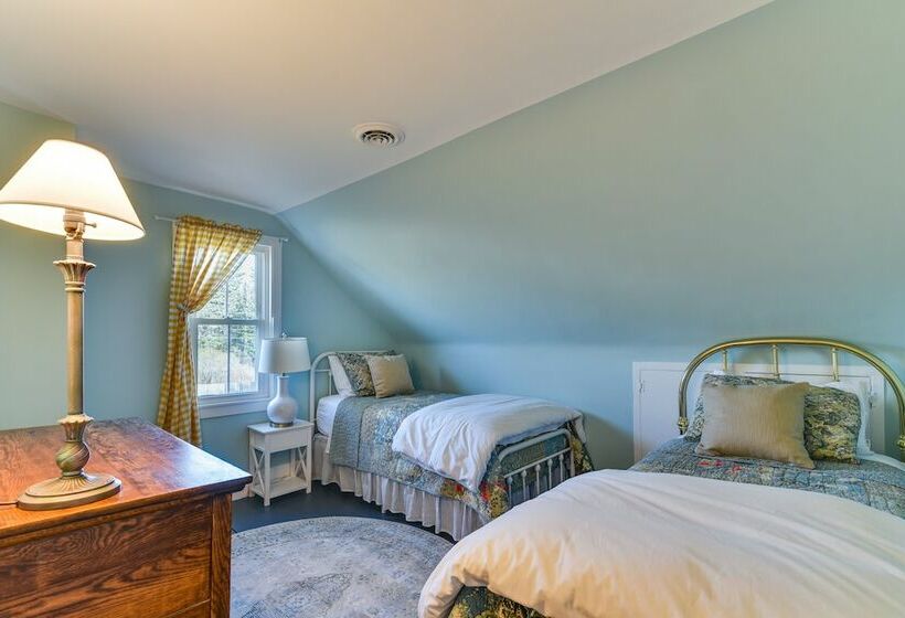 Oceanside Cape Home On The Harbor: Near Kayaking