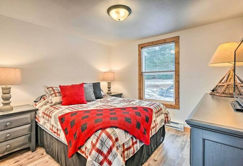 Waterfront Castle Rock Lake Cabin W/ Deck & Grill