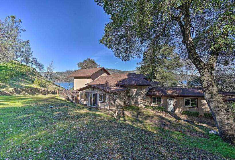Waterfront Clearlake Retreat W/ Dock & Kayaks