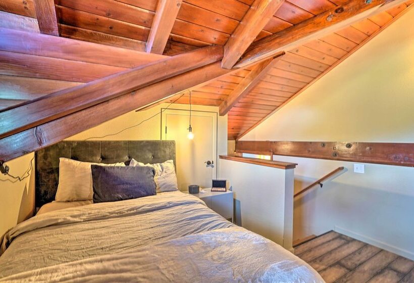 Waterfront Clearlake Retreat W/ Dock & Kayaks