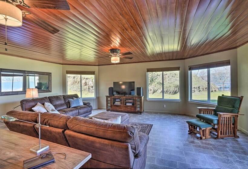 Waterfront Clearlake Retreat W/ Dock & Kayaks