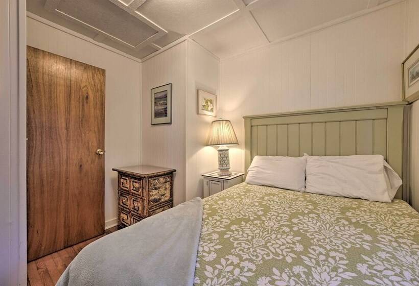 Waterfront Suttons Bay Cottage W/ Fire Pit!