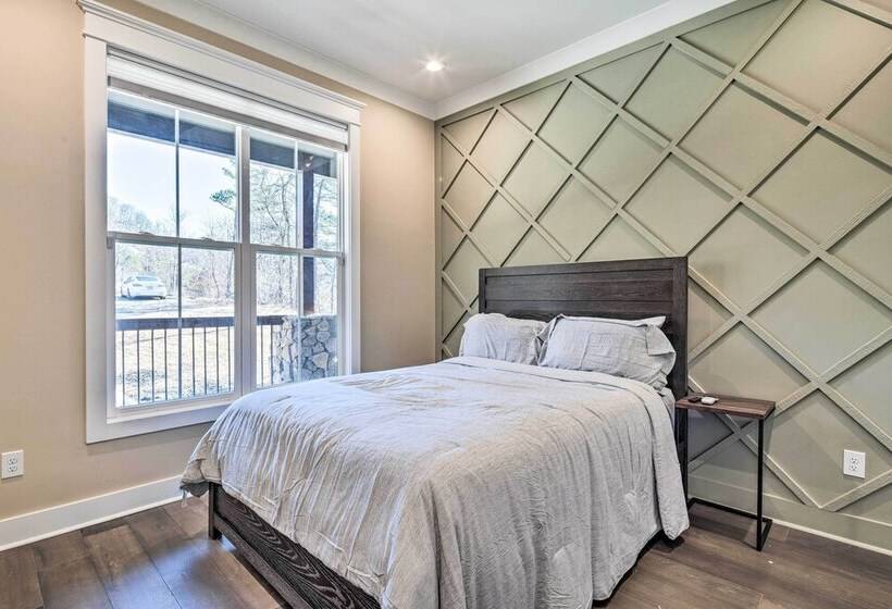 Waynesville House: Fire Pit + Mountain Views!