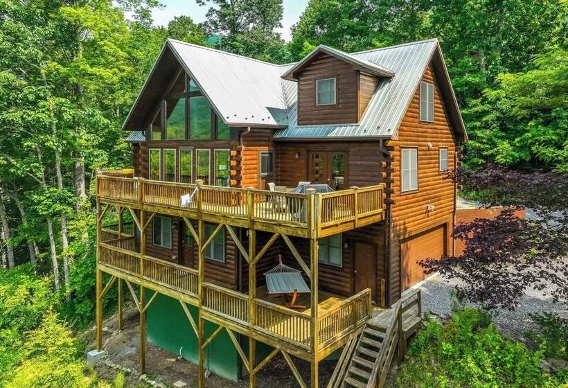 Waynesville  Mountain Top Retreat  W/ Decks!
