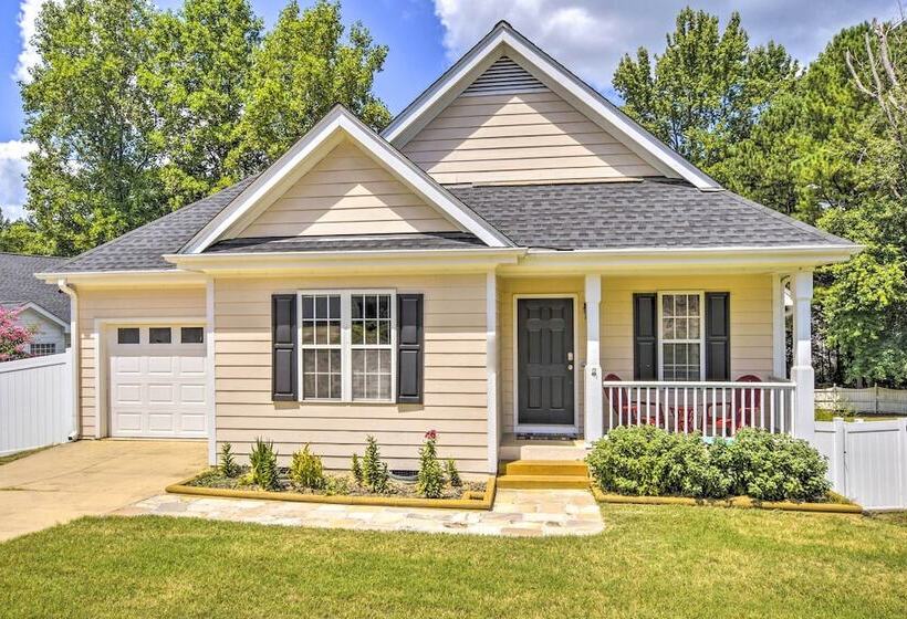 Welcoming Abode W/ Yard ~ 1 Mi To Dtwn Apex!