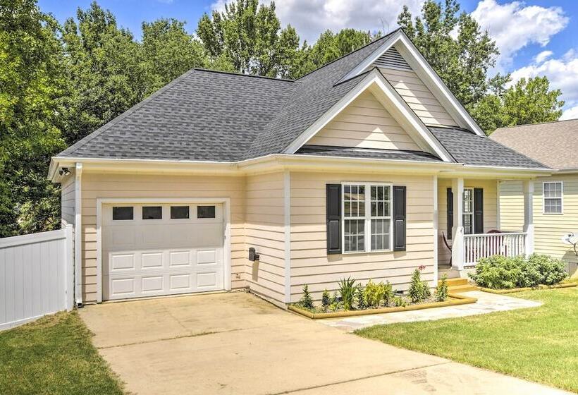 Welcoming Abode W/ Yard ~ 1 Mi To Dtwn Apex!