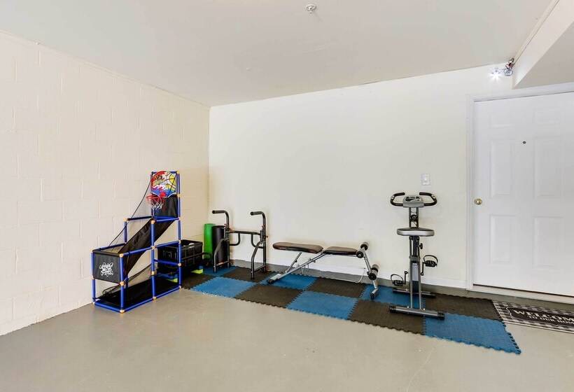 Spacious Newark Duplex In Walkable Location!