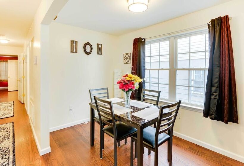 Spacious Newark Duplex In Walkable Location!