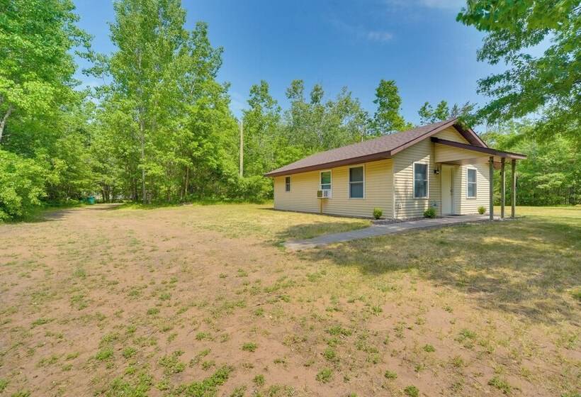 Wooded Danbury Cabin W/ Grill + Fire Pit!