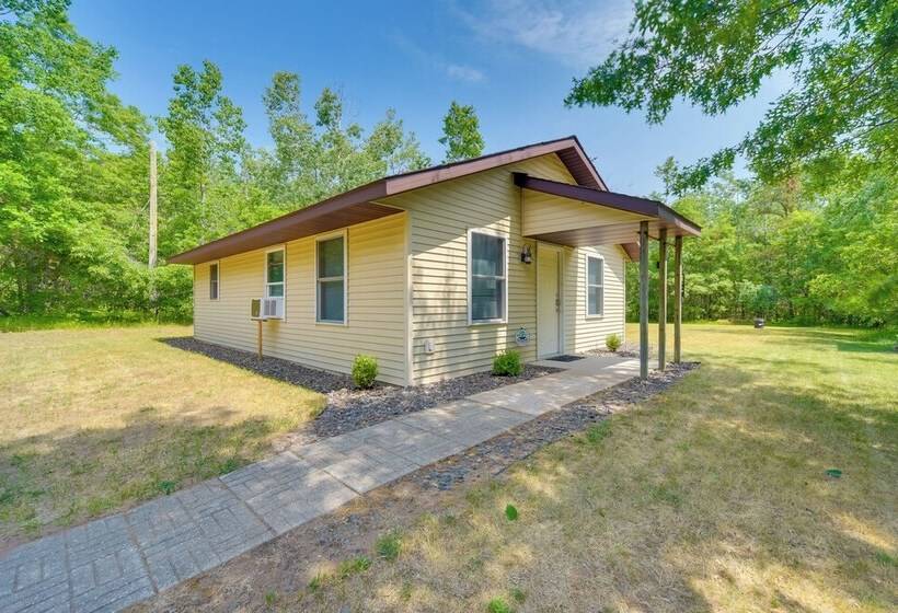 Wooded Danbury Cabin W/ Grill + Fire Pit!