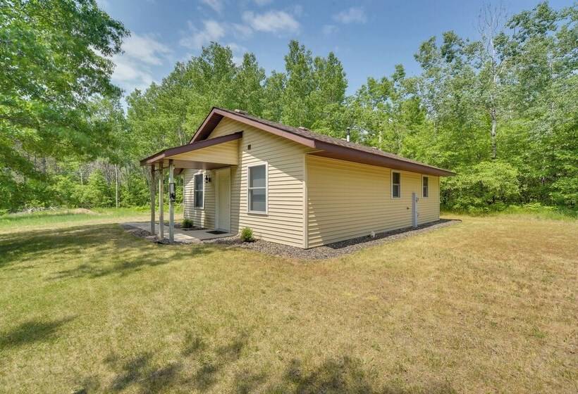 Wooded Danbury Cabin W/ Grill + Fire Pit!