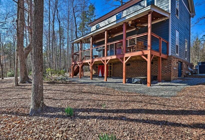 Yadkin Valley Cabin Retreat W/ Deck, Fire Pit