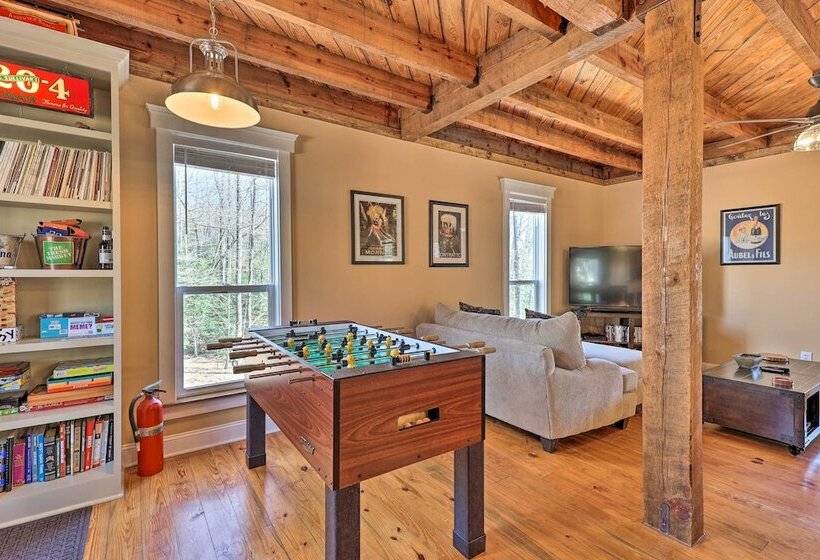 Yadkin Valley Cabin Retreat W/ Deck, Fire Pit