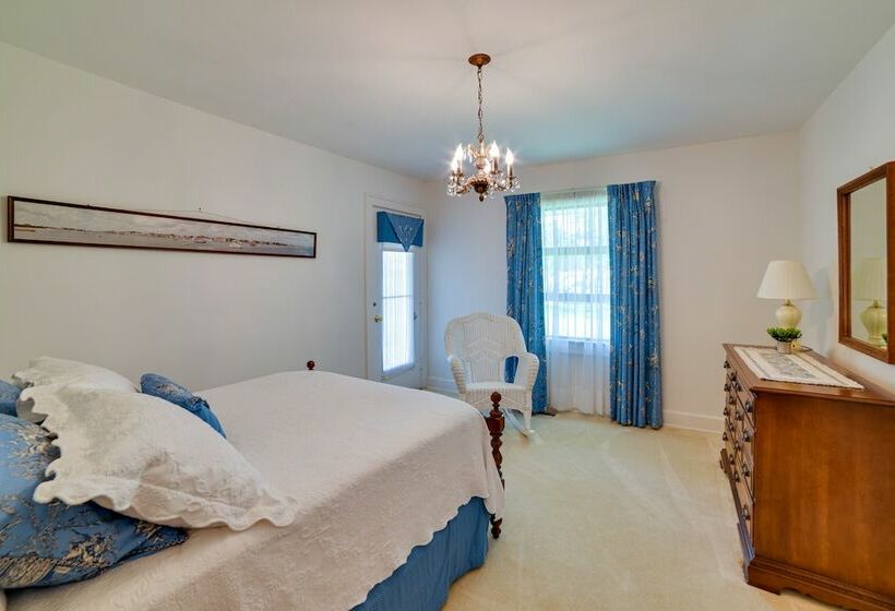 Fifties Beaufort Home W/ Patio, On Newport River!