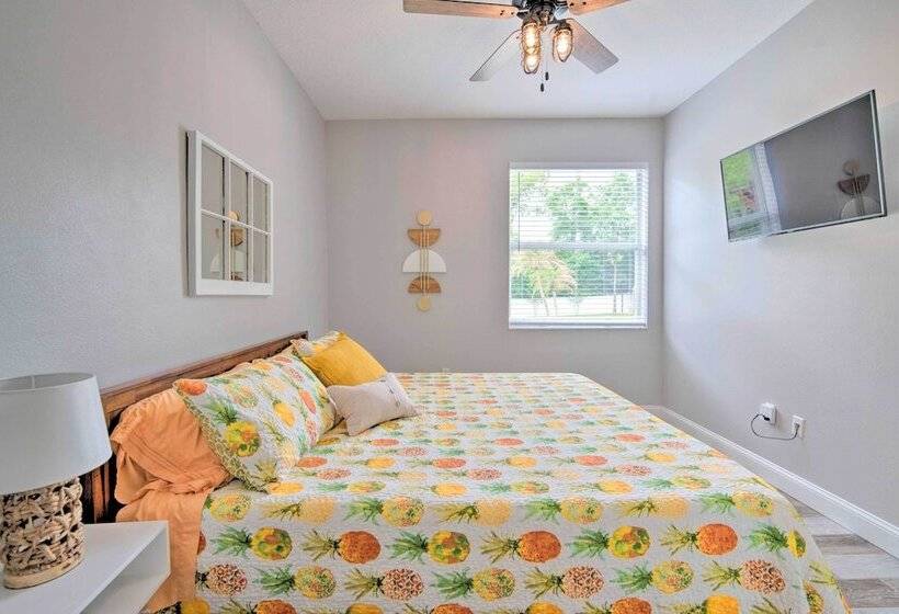 Airy Crystal River Retreat W/ Backyard Oasis!