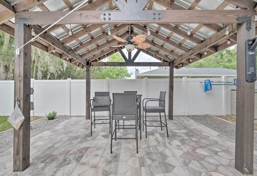 Airy Crystal River Retreat W/ Backyard Oasis!