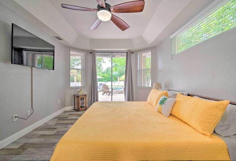 Airy Crystal River Retreat W/ Backyard Oasis!