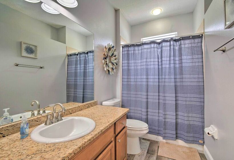 Airy Crystal River Retreat W/ Backyard Oasis!