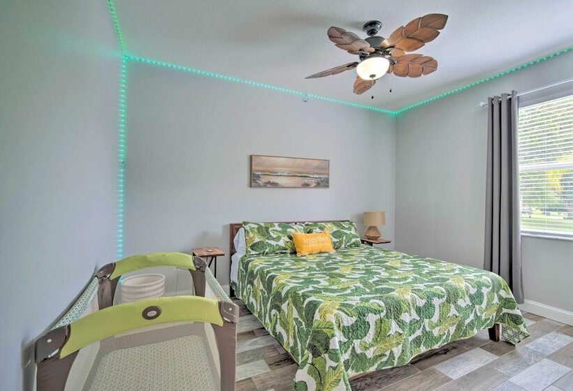 Airy Crystal River Retreat W/ Backyard Oasis!