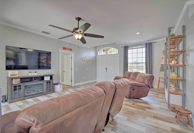 Airy Crystal River Retreat W/ Backyard Oasis!