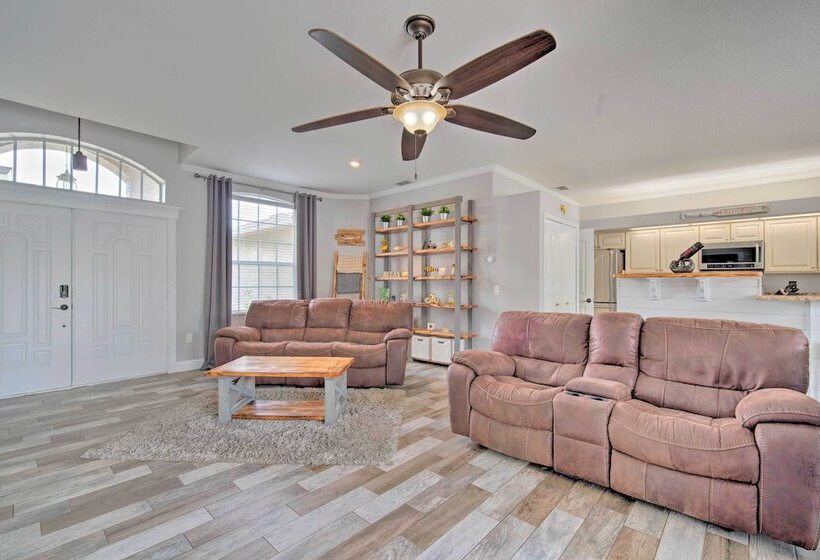 Airy Crystal River Retreat W/ Backyard Oasis!