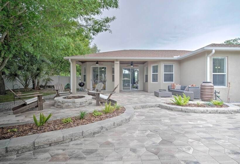 Airy Crystal River Retreat W/ Backyard Oasis!