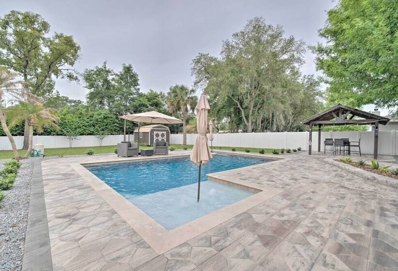 Airy Crystal River Retreat W/ Backyard Oasis!