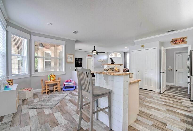 Airy Crystal River Retreat W/ Backyard Oasis!