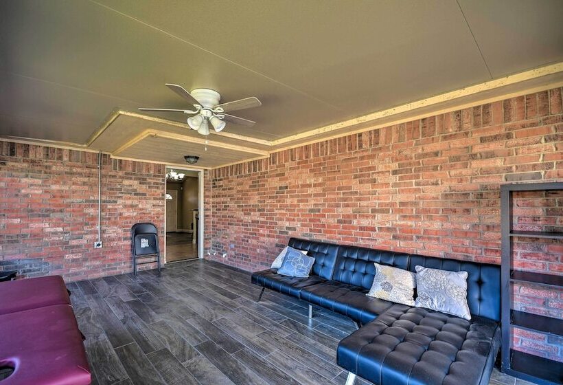 Amarillo Abode W/ Sunroom ~ 4 Mi To Downtown!