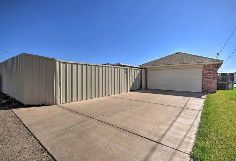 Amarillo Abode W/ Sunroom ~ 4 Mi To Downtown!