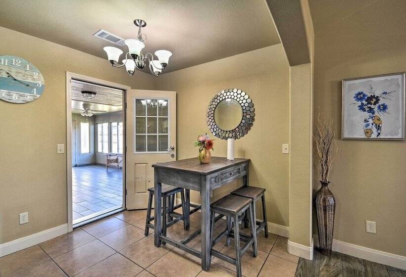 Amarillo Abode W/ Sunroom ~ 4 Mi To Downtown!