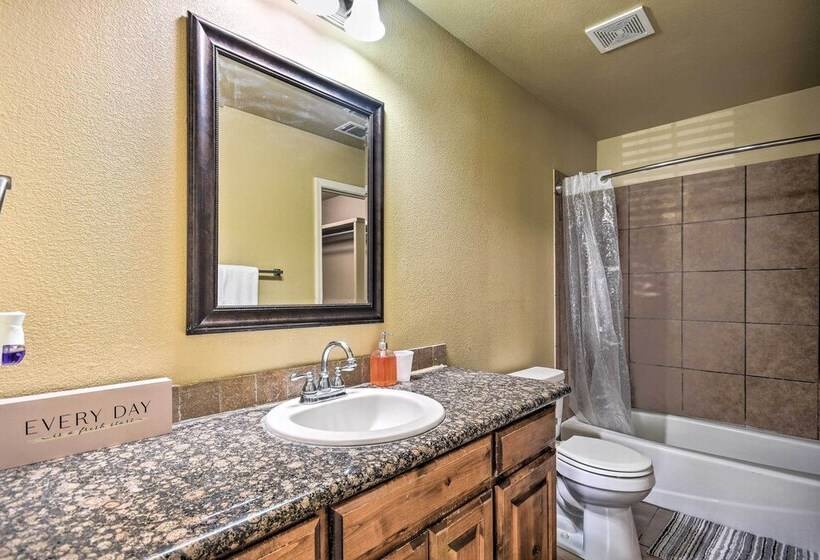 Amarillo Abode W/ Sunroom ~ 4 Mi To Downtown!