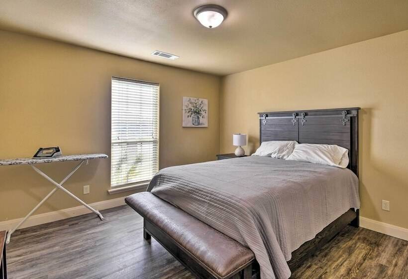 Amarillo Abode W/ Sunroom ~ 4 Mi To Downtown!
