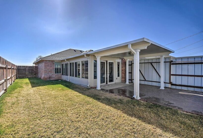 Amarillo Abode W/ Sunroom ~ 4 Mi To Downtown!