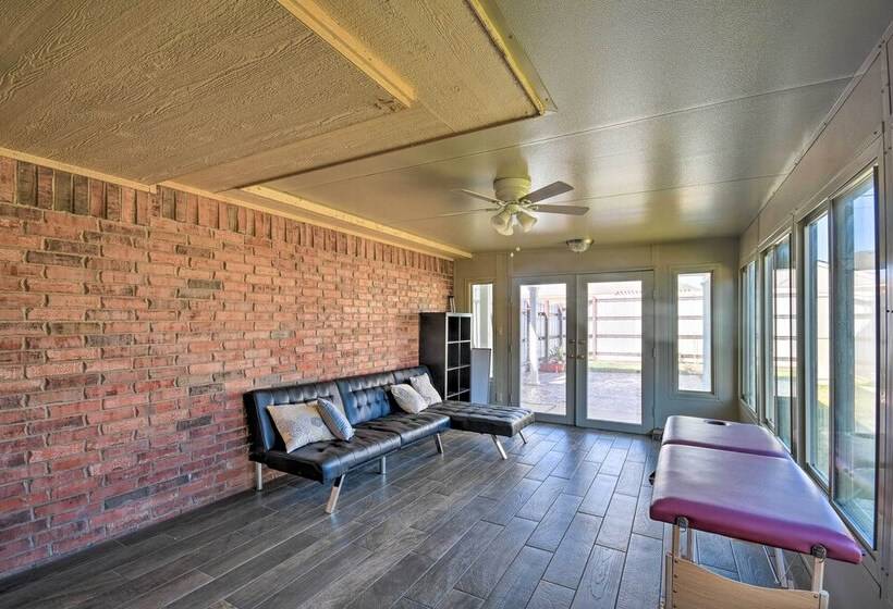 Amarillo Abode W/ Sunroom ~ 4 Mi To Downtown!