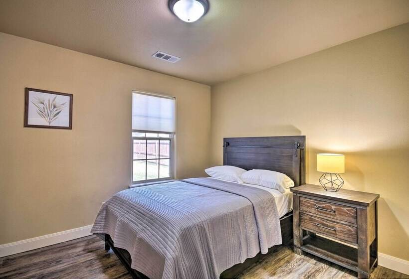 Amarillo Abode W/ Sunroom ~ 4 Mi To Downtown!